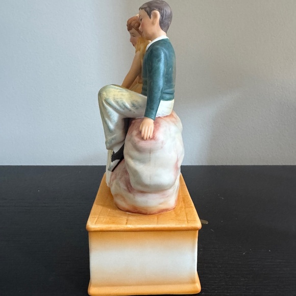 Schmid Norman Rockwell Collection Music Box Series "On Top of the World" - Picture 4 of 8